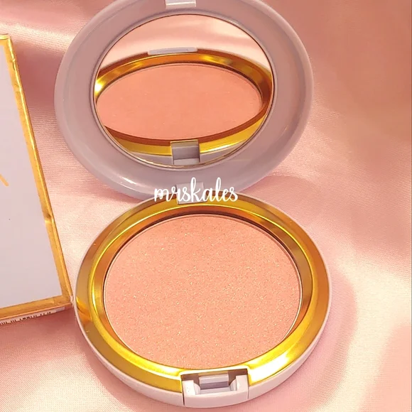 Mac Cinderella "Coupe d'Chic" Iridescent Powder